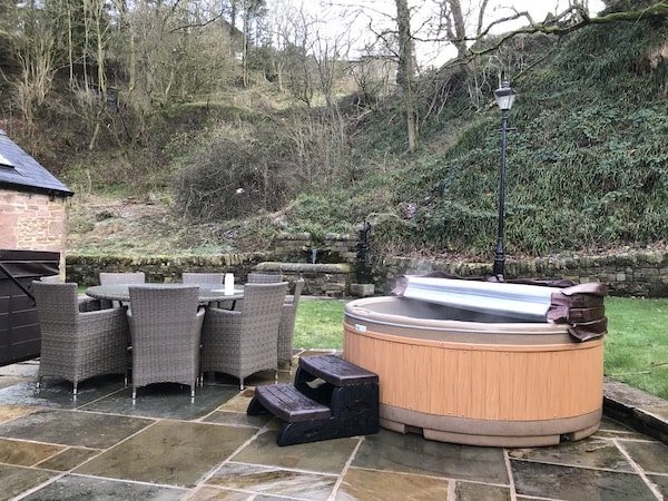 Hot Tub Rental Uk